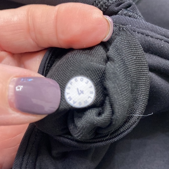 Lululemon black crop leggings size 4 - Picture 10 of 12